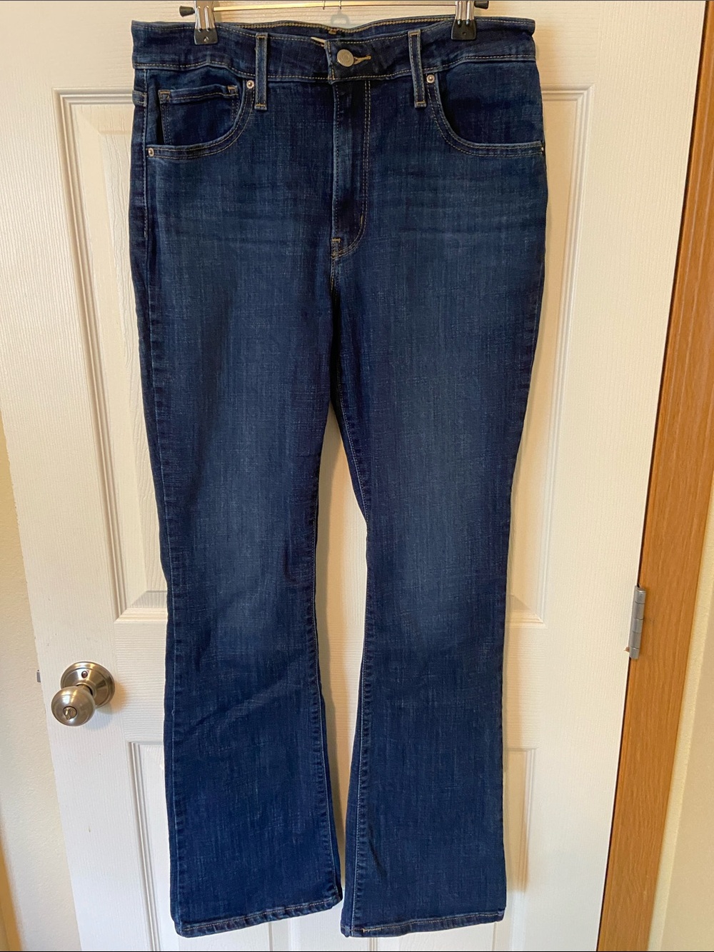Levi’s 725 high rise bootcut jeans size 31